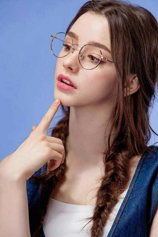 Ảnh gái xinh USA đeo kính dễ thương