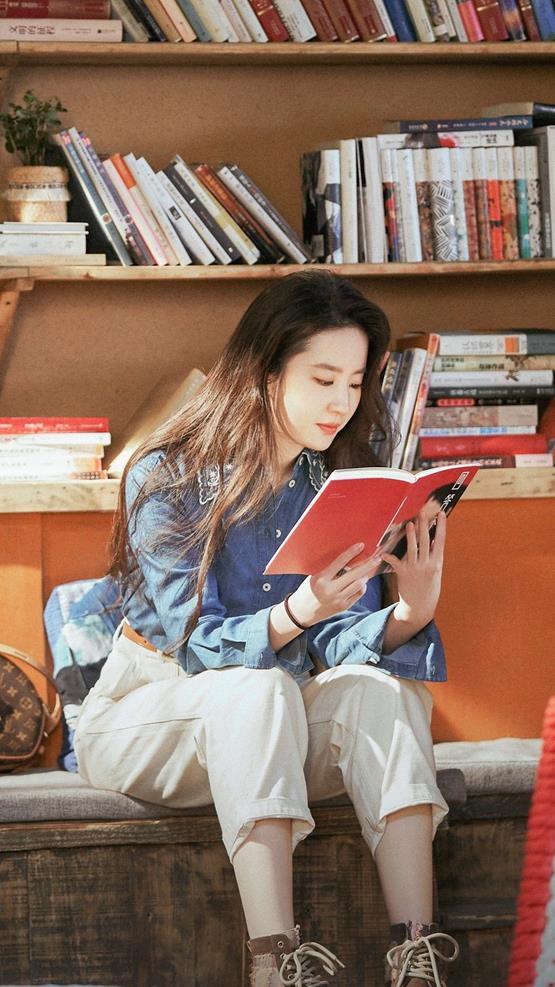 gái xinh trưởng thành cùng nét đẹp tri thức