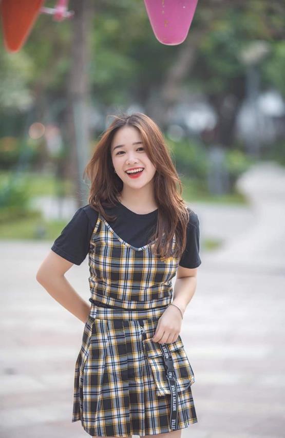 ảnh gái 18 cười tươi rạng rỡ