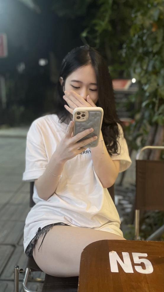 gái xinh 2000 che mặt dễ thương
