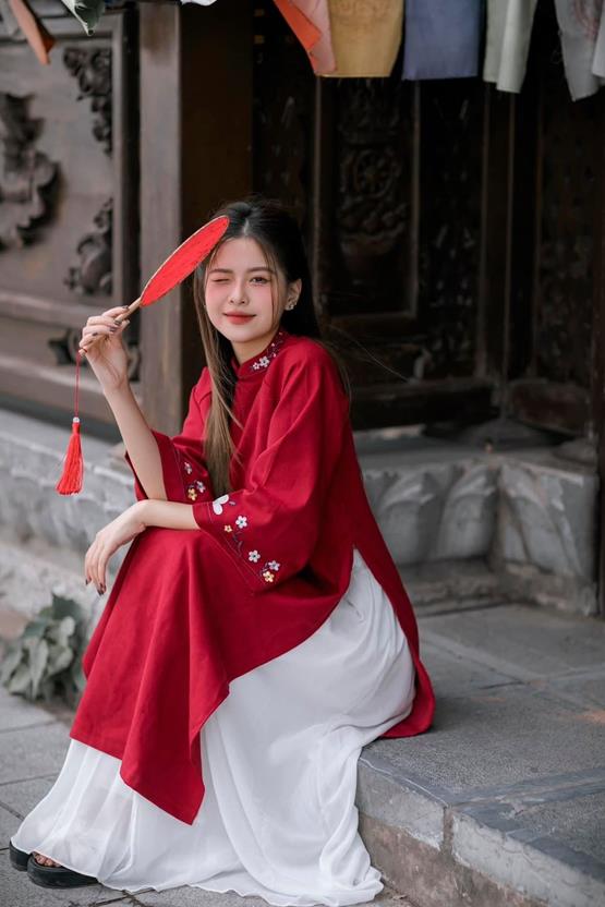 gái xinh 2k1 mặc áo dài truyền thống