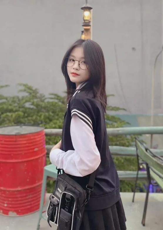 gái xinh k11 đeo kính đẹp