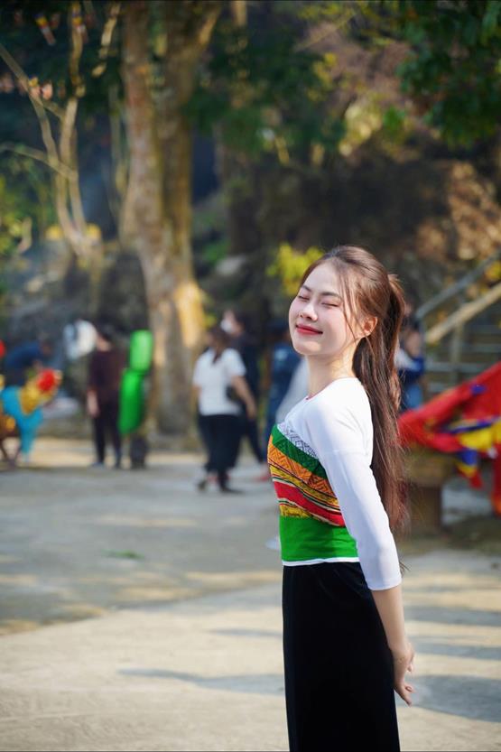gái xinh dân tộc Mường thu hút ánh nhìn