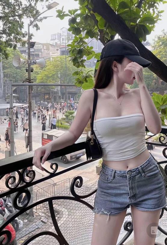gái xinh 2000 đội mũ che mặt 