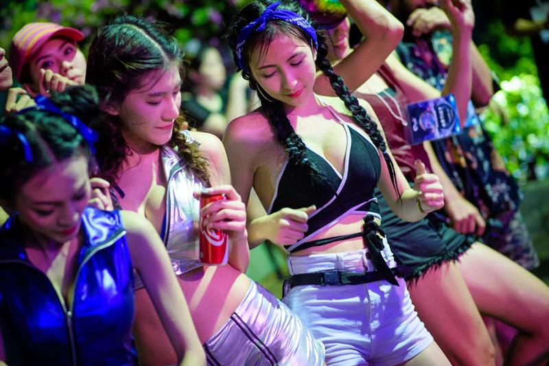 ảnh gái bar nhảy nóng bỏng mắt