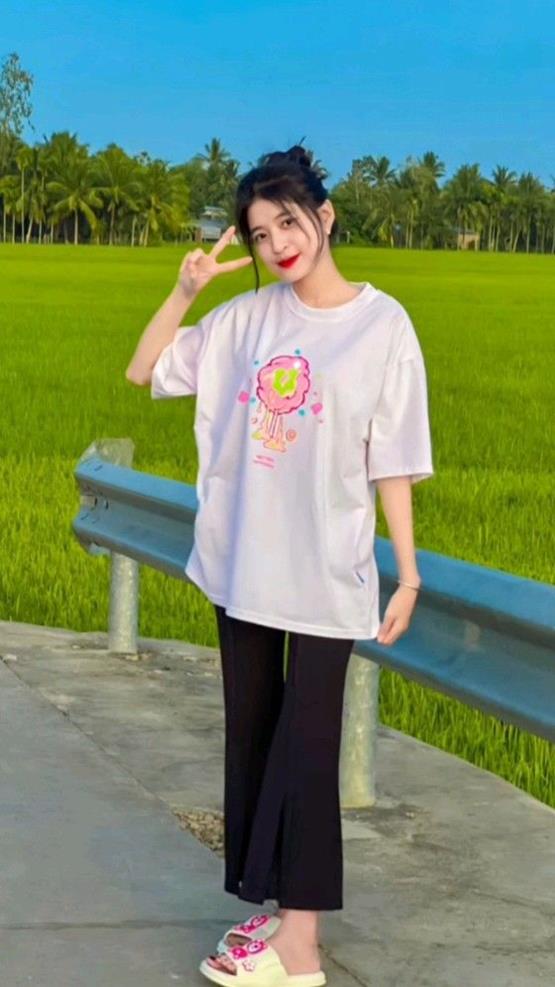 gái xinh 2k12 chụp ảnh cùng đồng lúa