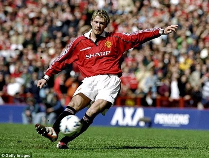 David Beckham ảnh MU với những cú đá phạt kinh điển.