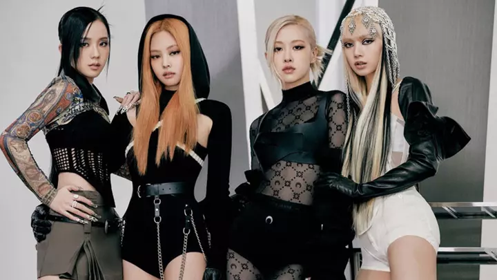 Ảnh BlackPink cả nhóm tạo dáng ngầu