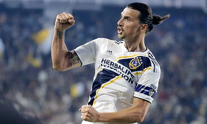 ảnh Ibrahimovic ngầu trong màu áo LA Galaxy