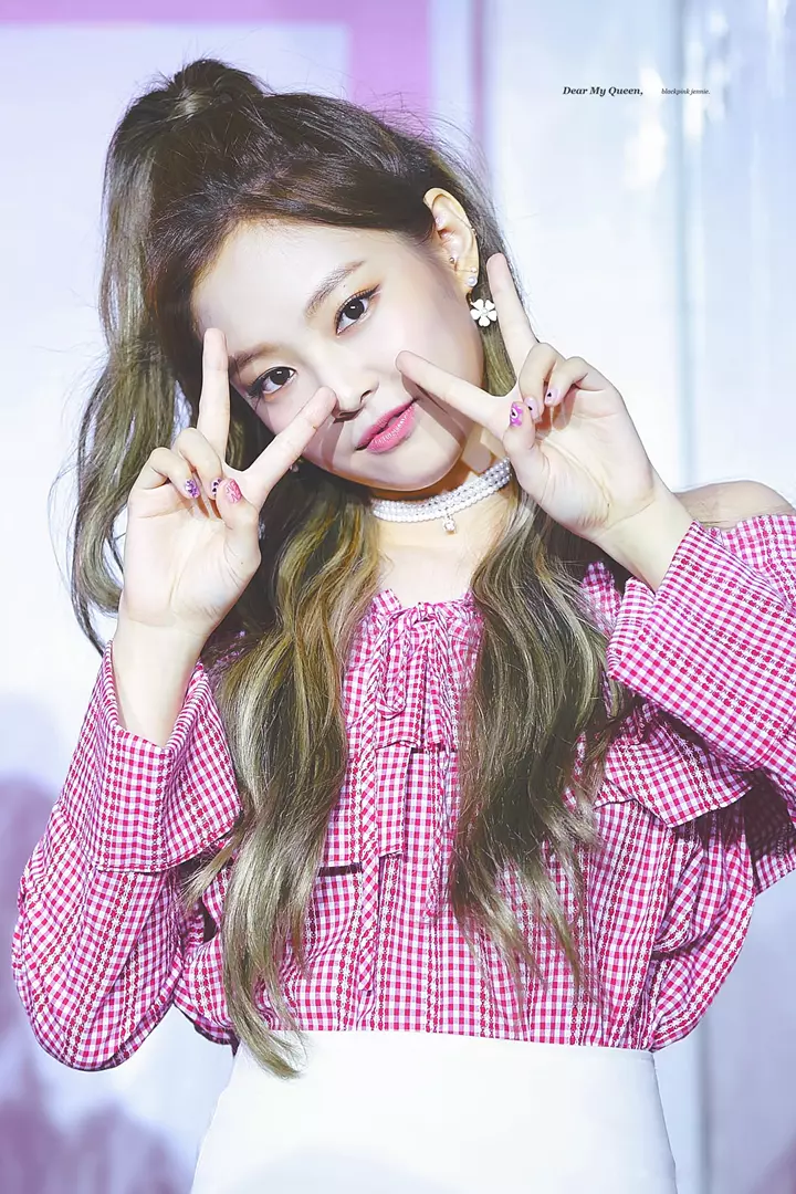 Ảnh Jennie Blackpink cute trên sân khấu