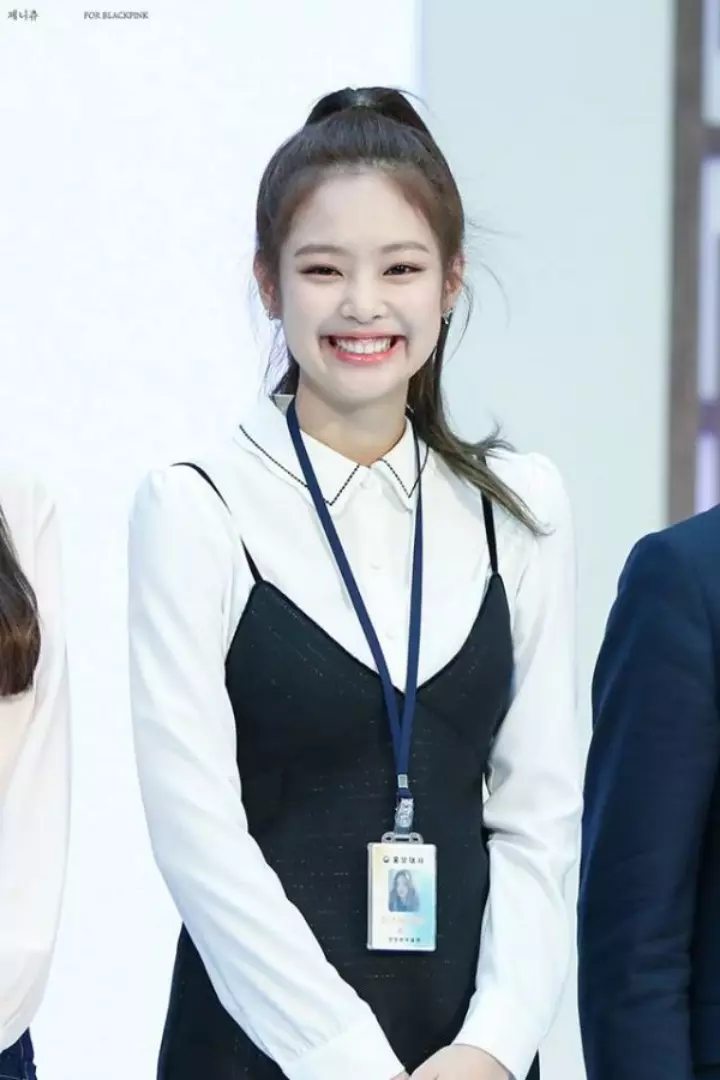 Ảnh Jennie cười cute
