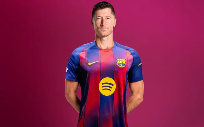 Ảnh Lewandowski Barca ghi bàn tại La Liga.