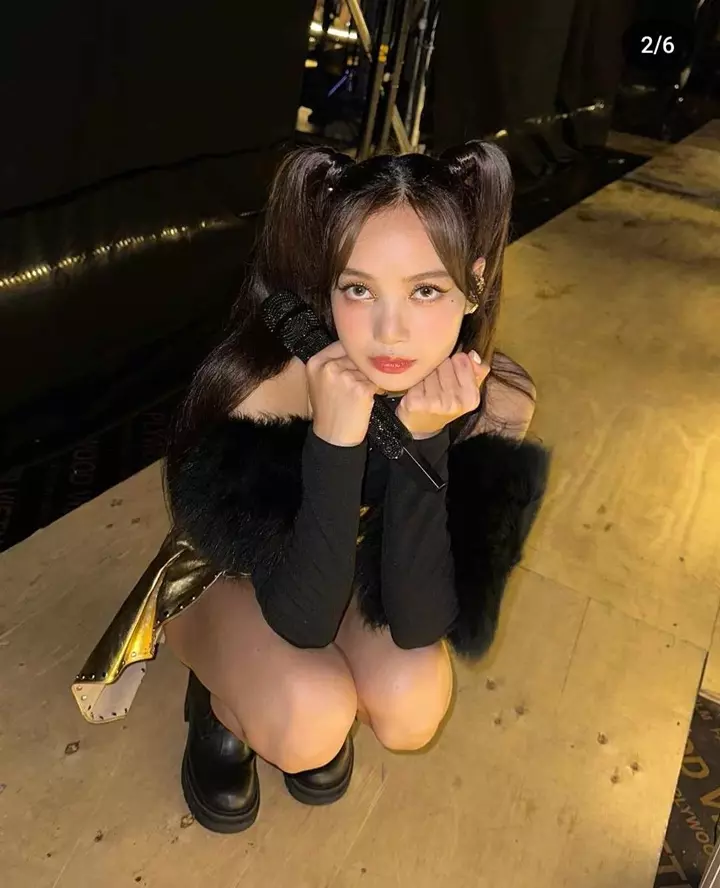Ảnh Lisa cute trong hậu trường