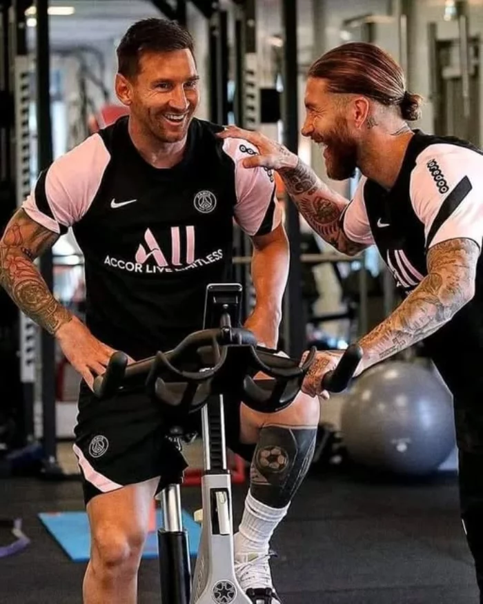 bức ảnh Ramos khi tập luyện tại Paris cùng messi