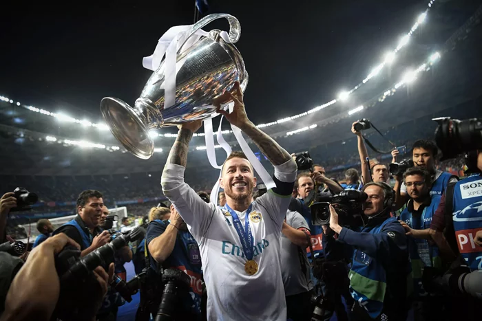 Ảnh Ramos nâng cao cúp Champions League cùng Real Madrid