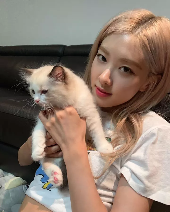 Ảnh Rosé cute khi không trang điểm
