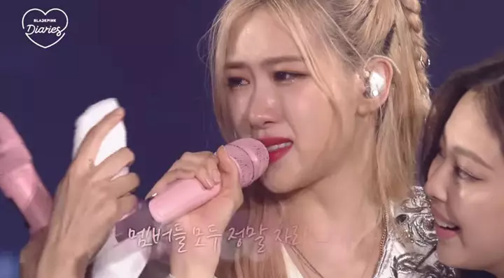 Ảnh Rose khóc tại concert