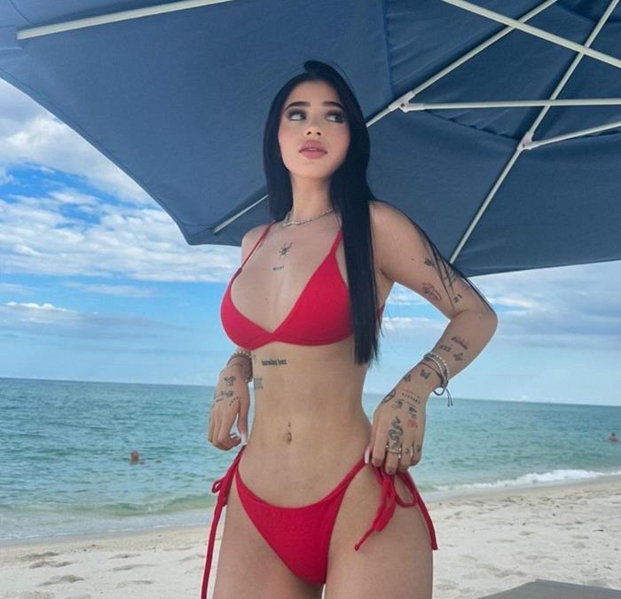 ảnh bikini lọt khe đỏ body săn chắc