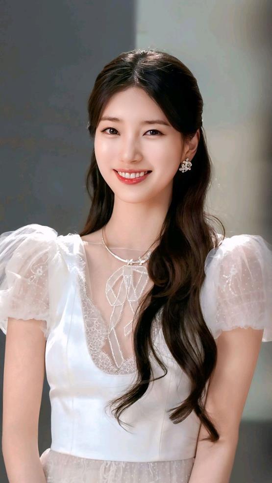 Chân dung nữ Hàn Quốc nụ cười tươi