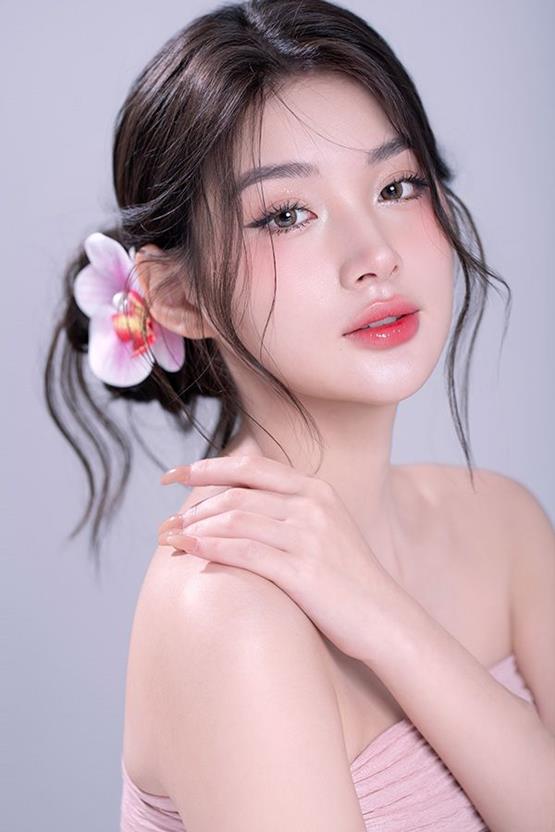 Chân dung nữ Việt Nam vẻ đẹp thanh thuần