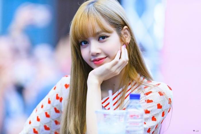 ảnh cô gái mỉm đáng yêu