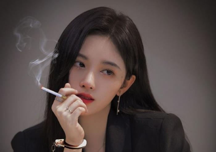 hình cô gái cá tính mạnh mẽ quyến rũ