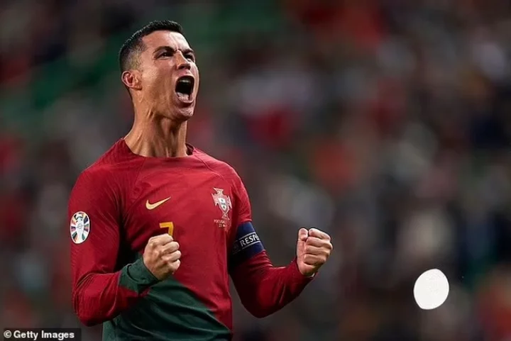 Hình nền CR7 đẹp với phong cách thể thao mạnh mẽ.