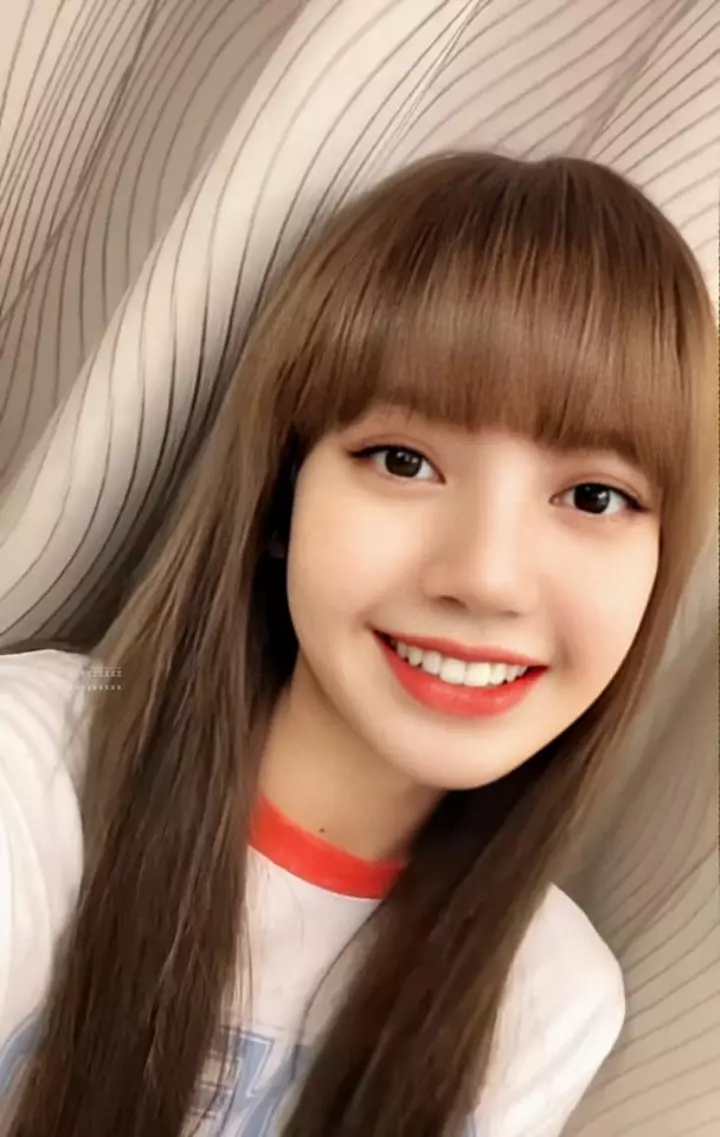 Ảnh đại diện Lisa cười tươi đáng yêu như ánh nắng.