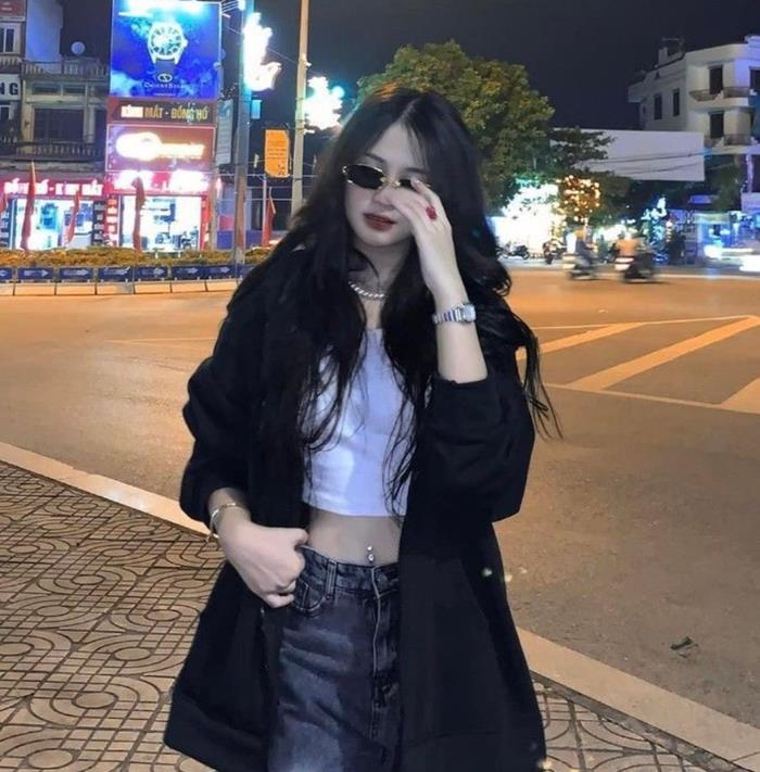 hình gái xinh đeo mắt kính che mặt lạnh lùng