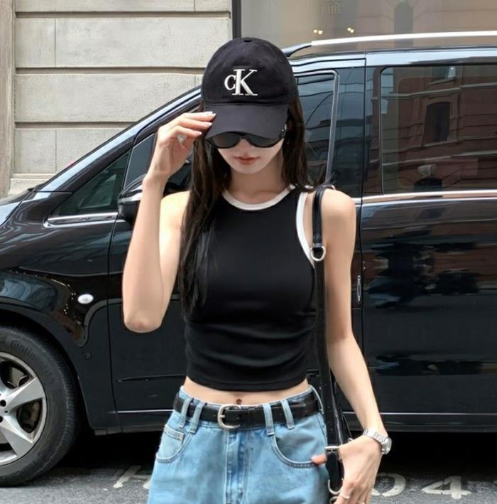 hình gái xinh đeo mắt kính che mặt sang chảnh