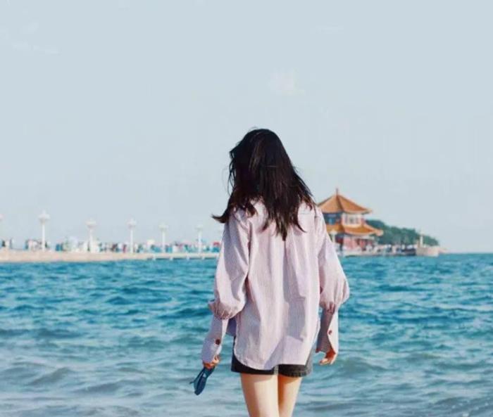 hình gái xinh đứng quay lưng đẹp