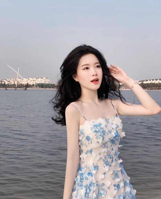 ảnh gái mặc áo 2 dây dễ thương