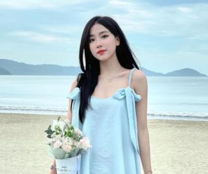 ảnh gái xinh mặc áo hai dây