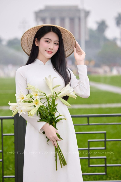 ảnh gái xinh áo dài ở lăng Bác