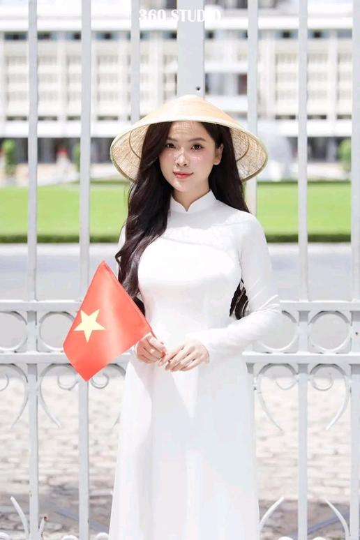 ảnh gái xinh áo dài ở dinh Độc Lập