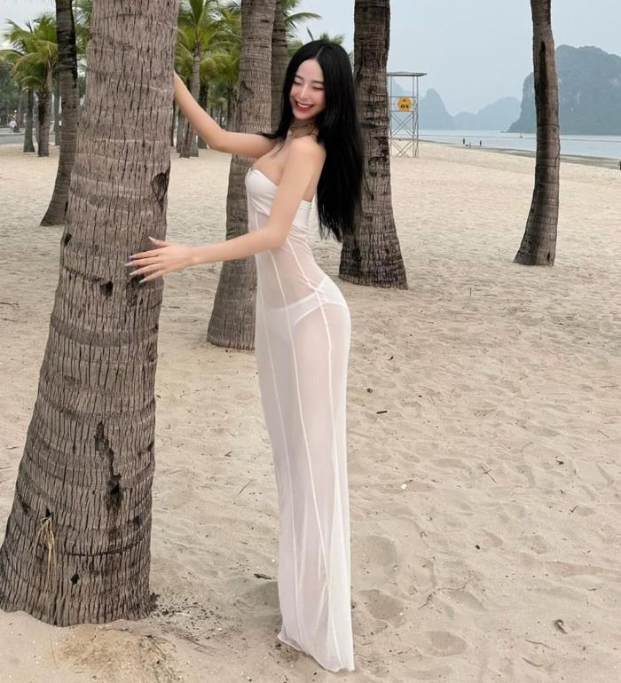 gái xinh mặc bikini mỏng dễ thương