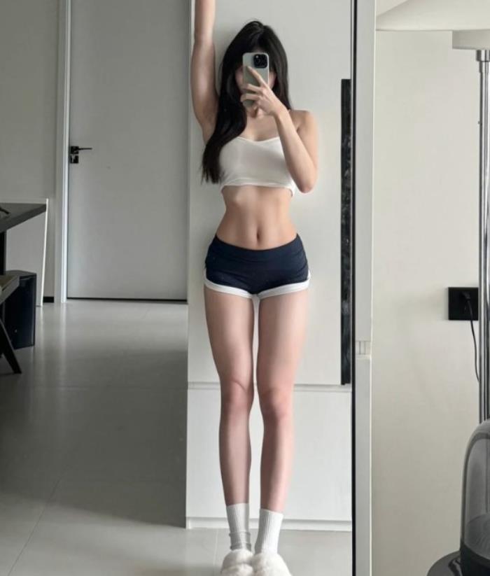 hình gái xinh chân dài khỏe khoắn