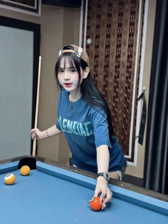ảnh gái xinh đánh bida cute