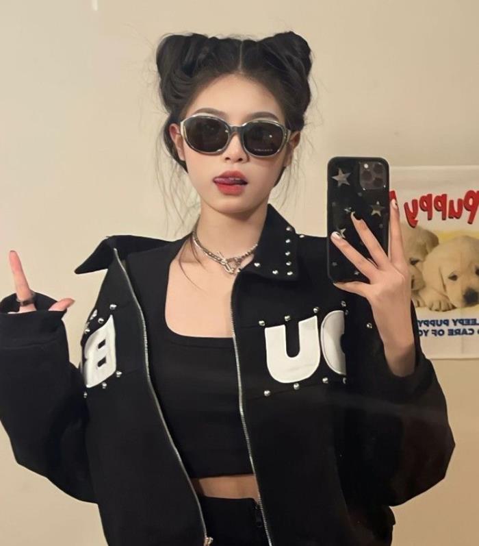 ảnh gái xinh đeo kính đen ngầu