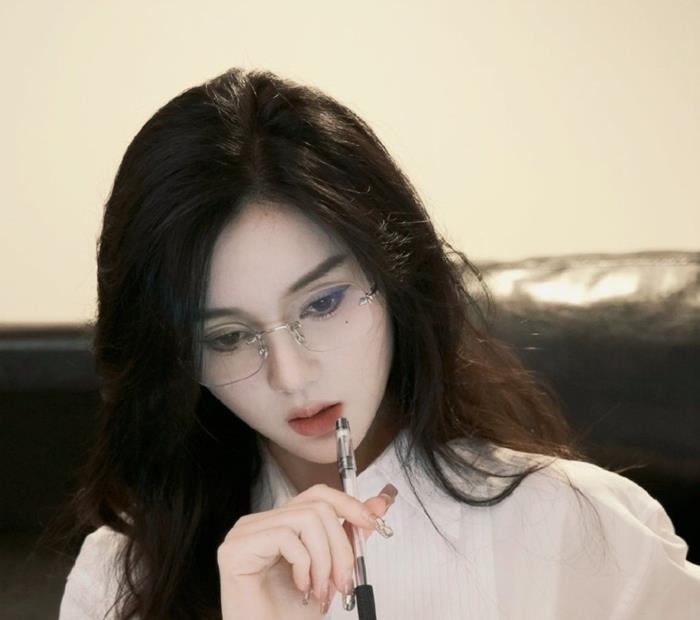 Top +55 Hình Ảnh Gái Xinh Đeo Kính Cool Ngầu – Hot Teen Mxh
