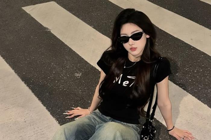 Gái đẹp đeo kính ngầu