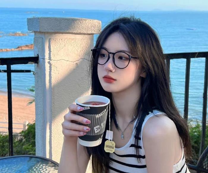 hình gái xinh đeo kính đẹp