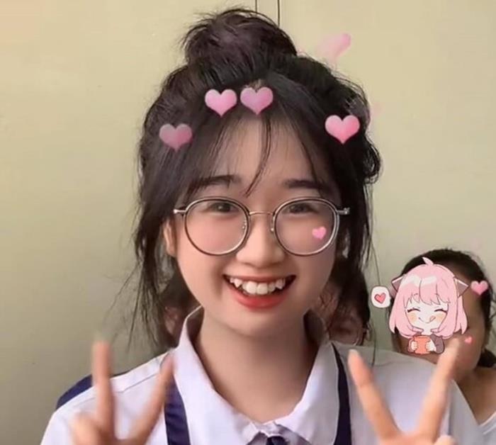 ảnh gái xinh đeo kính 2k9