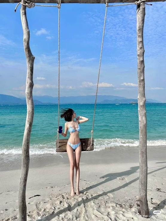 gái xinh tắm biển dáng đẹp