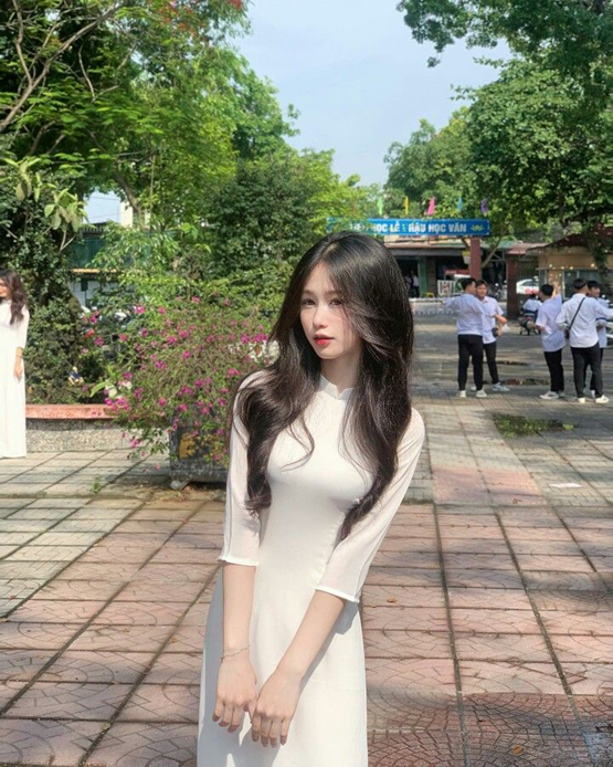 gái xinh Việt Nam mặc đồng phục áo dài thanh thuần