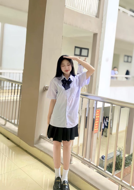 gái xinh Việt Nam mặc đồng phục dễ thương