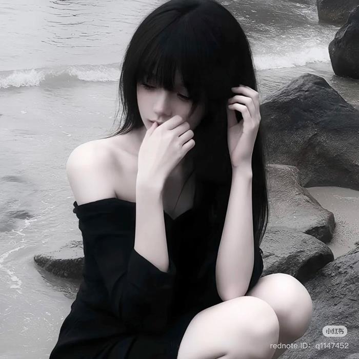 Hình gái douyin buồn cô đơn 1 mình trên bãi biển