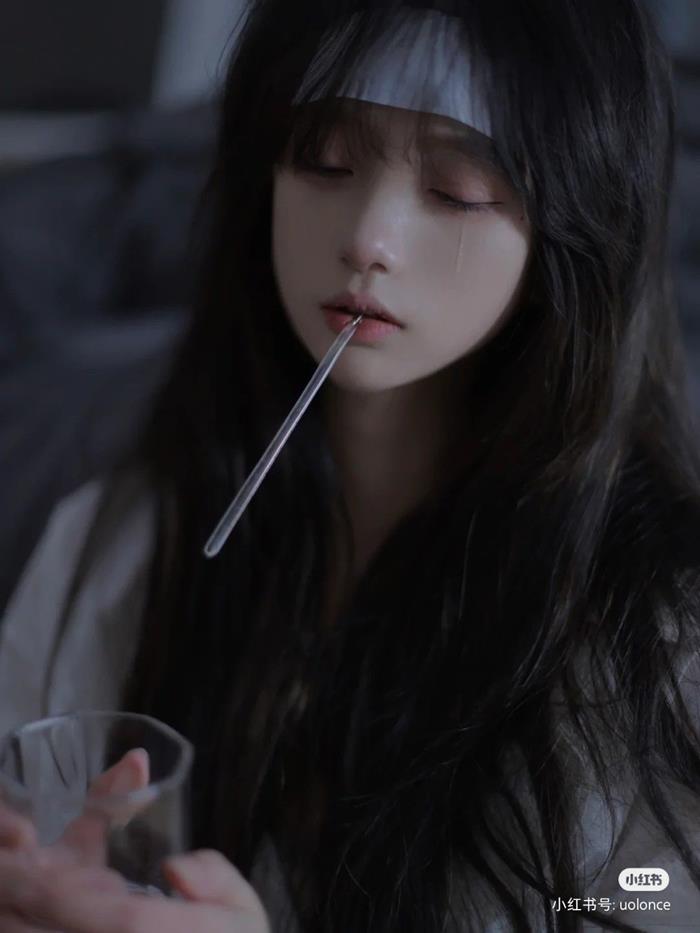 Hình gái douyin buồn khóc