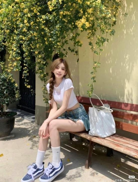 Ảnh gái mặc áo croptop dễ thương