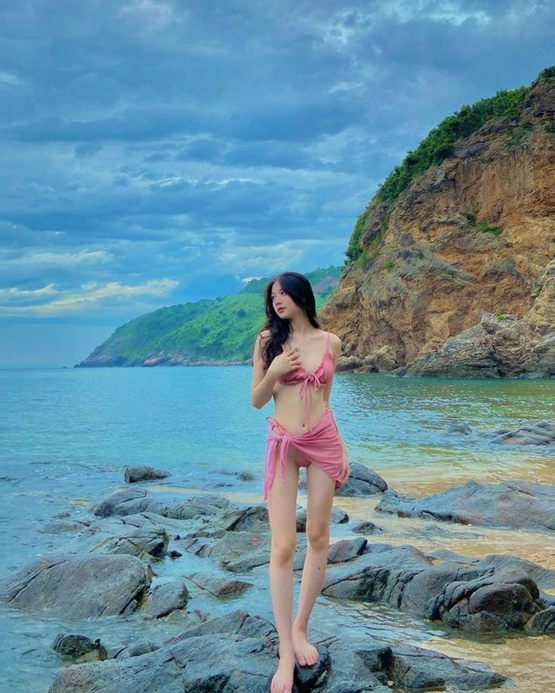 ảnh con gái mặc đồ bơi bikini tự tin
